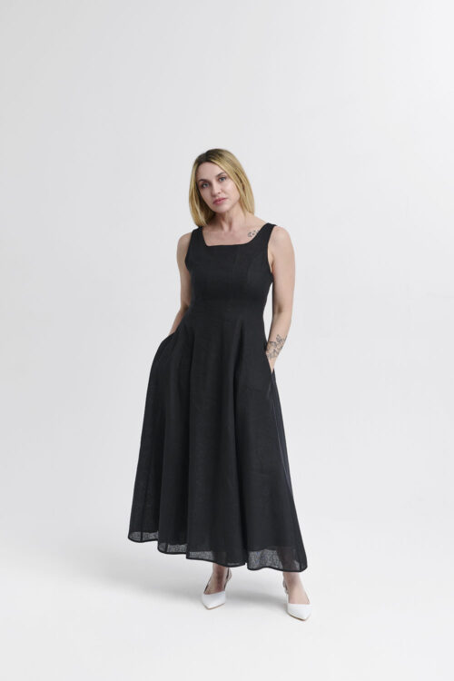 Eleonora in black